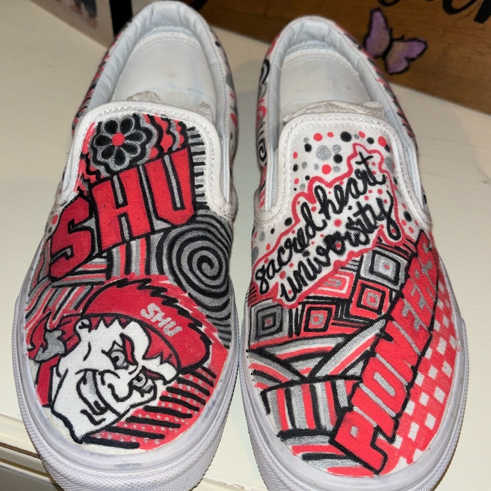 Sacred Heart University Vans Women’s 9.5 college
